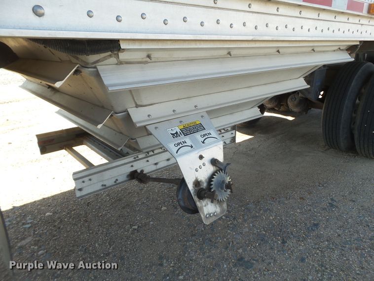 image for item DI0753 2013 Wilson DWH-500SS double hopper bottom grain trailer