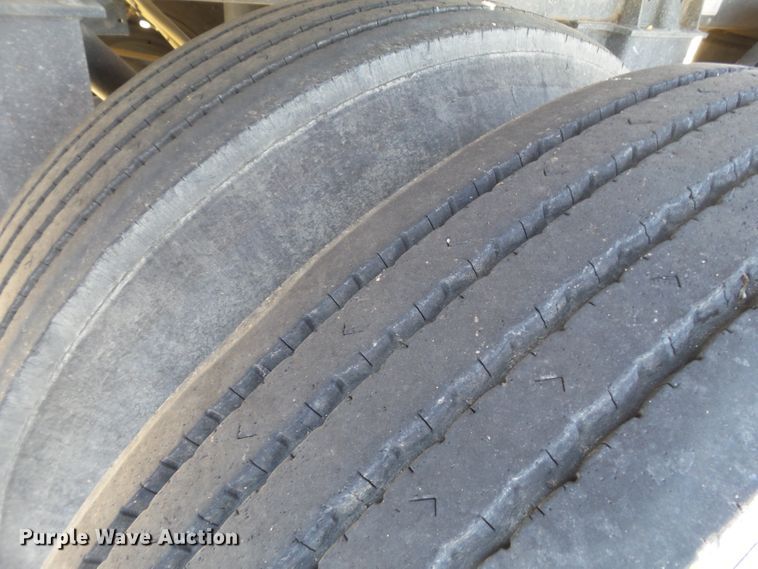 image for item DI0753 2013 Wilson DWH-500SS double hopper bottom grain trailer