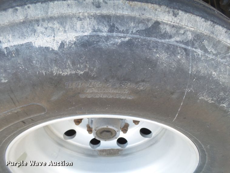 image for item DI0753 2013 Wilson DWH-500SS double hopper bottom grain trailer