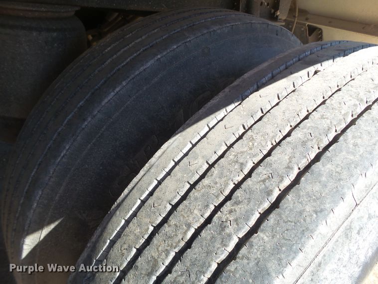 image for item DI0753 2013 Wilson DWH-500SS double hopper bottom grain trailer