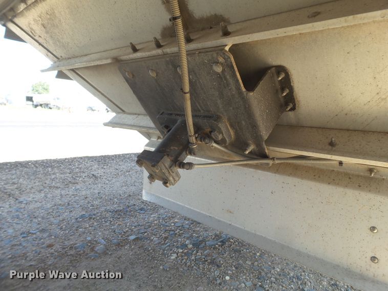 image for item DI0753 2013 Wilson DWH-500SS double hopper bottom grain trailer