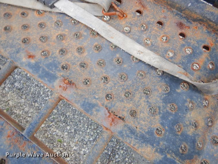 image for item ED9361 2000 Shamrock car carrier trailer