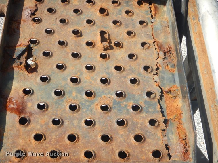 image for item ED9361 2000 Shamrock car carrier trailer