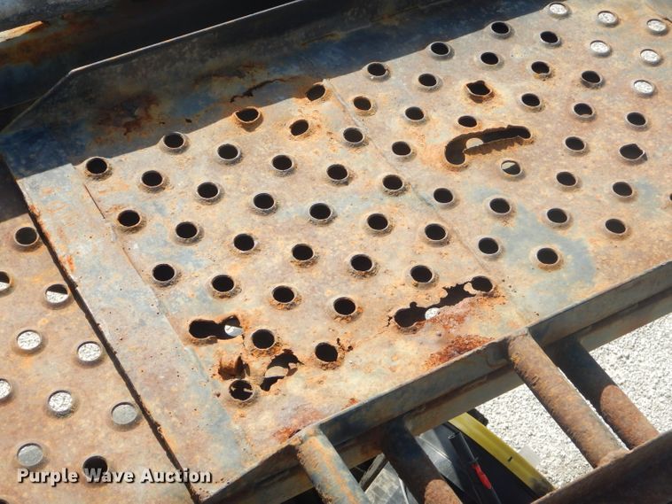 image for item ED9361 2000 Shamrock car carrier trailer