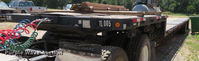 image for item FV9011 2001 Lufkin drop deck trailer