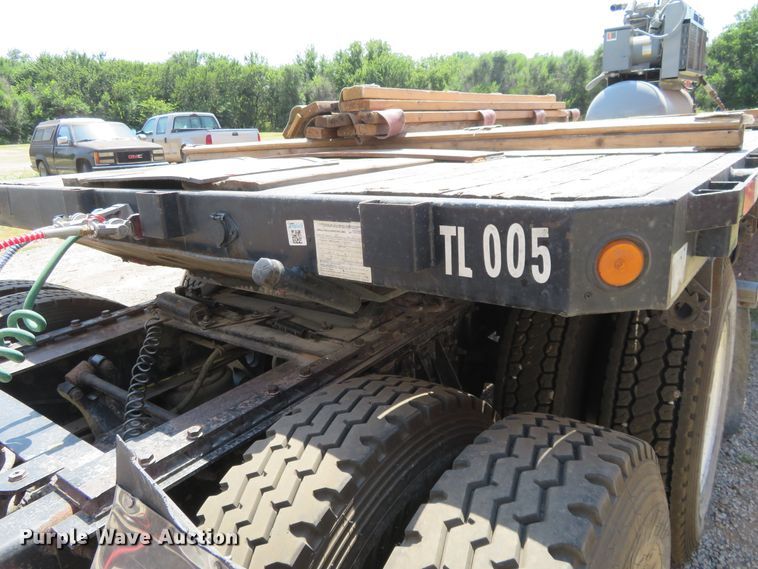 image for item FV9011 2001 Lufkin drop deck trailer