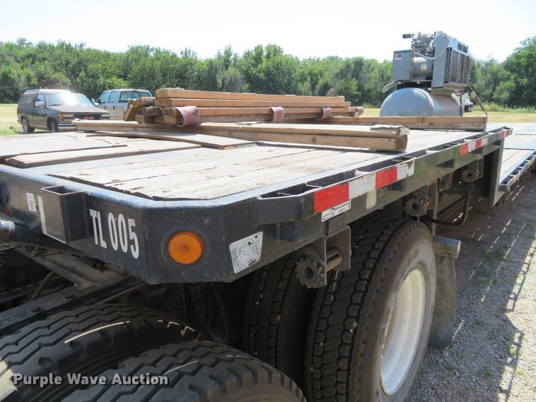 image for item FV9011 2001 Lufkin drop deck trailer