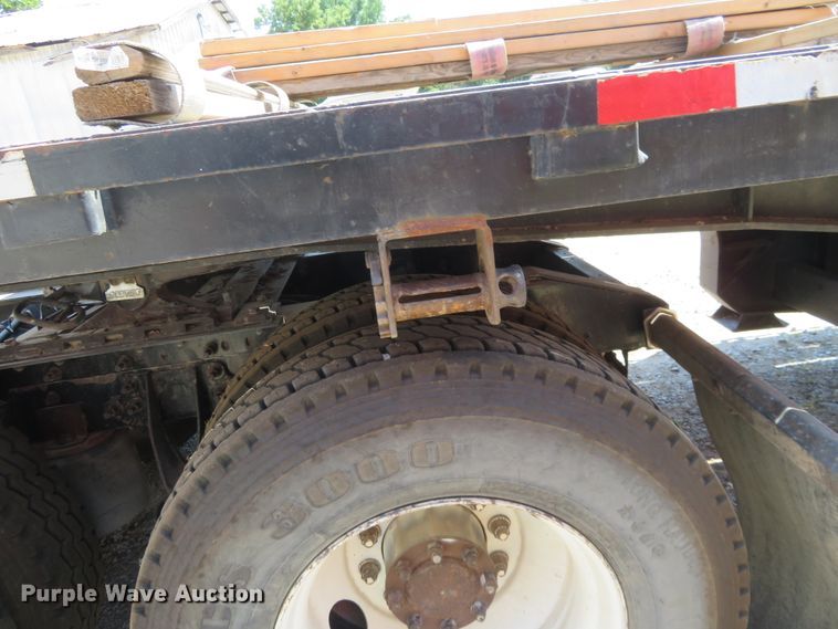 image for item FV9011 2001 Lufkin drop deck trailer