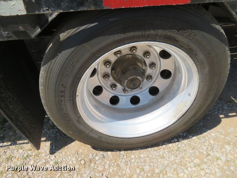 image for item FV9011 2001 Lufkin drop deck trailer