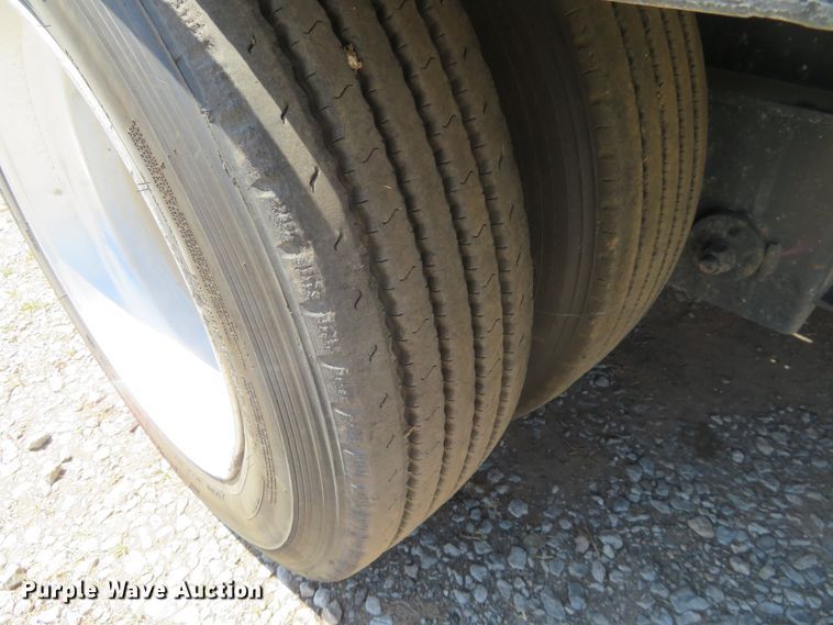 image for item FV9011 2001 Lufkin drop deck trailer