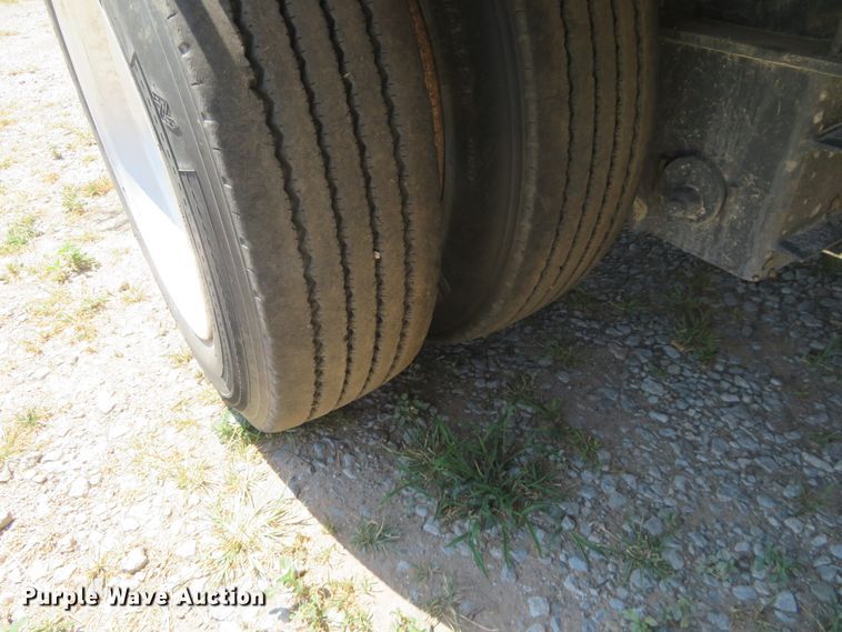 image for item FV9011 2001 Lufkin drop deck trailer