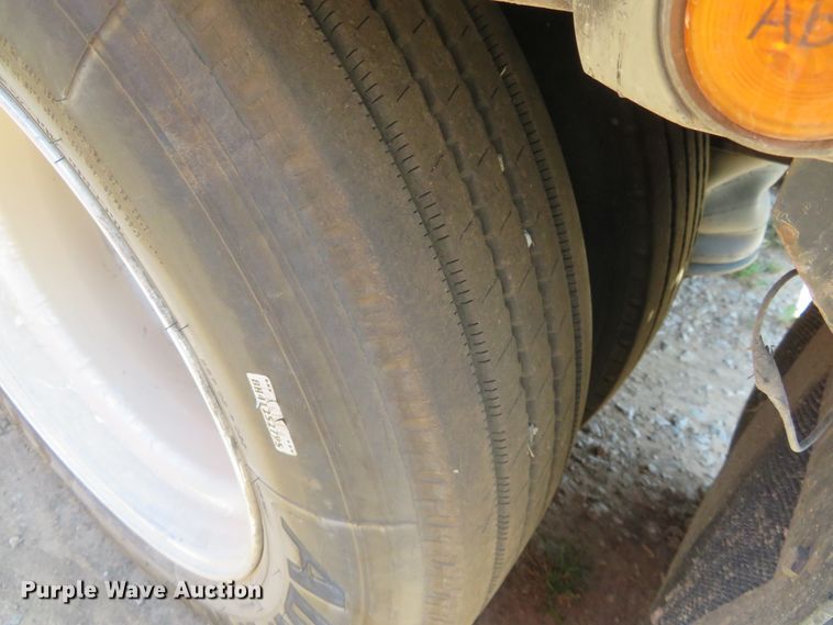 image for item FV9011 2001 Lufkin drop deck trailer