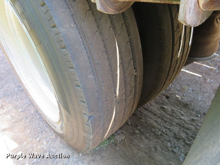 image for item FV9011 2001 Lufkin drop deck trailer