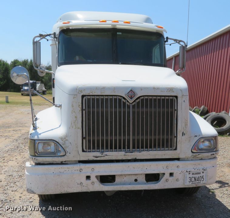 image for item FV9012 2006 International 9400i semi truck