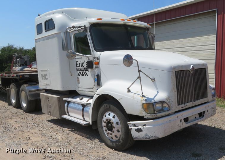 image for item FV9012 2006 International 9400i semi truck