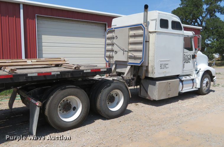 image for item FV9012 2006 International 9400i semi truck