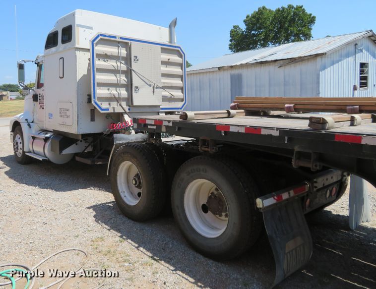 image for item FV9012 2006 International 9400i semi truck