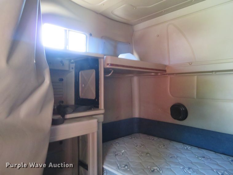 image for item FV9012 2006 International 9400i semi truck