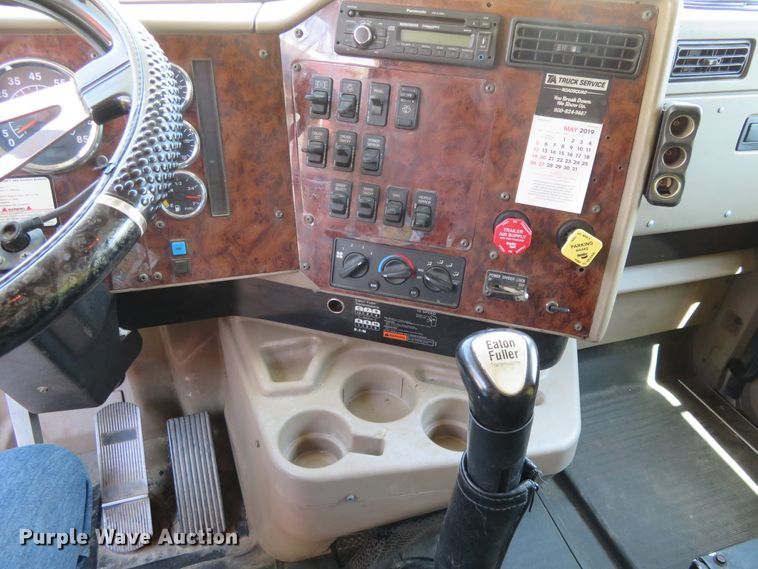 image for item FV9012 2006 International 9400i semi truck