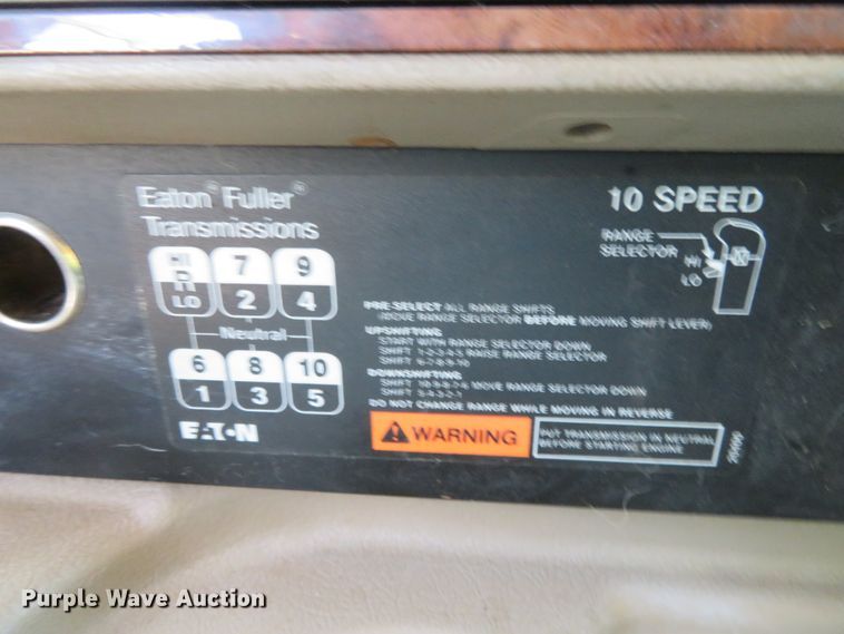 image for item FV9012 2006 International 9400i semi truck