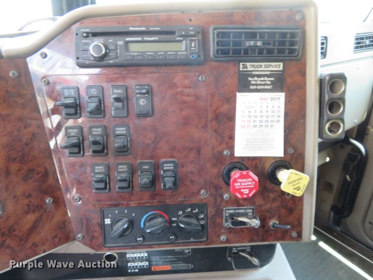 image for item FV9012 2006 International 9400i semi truck