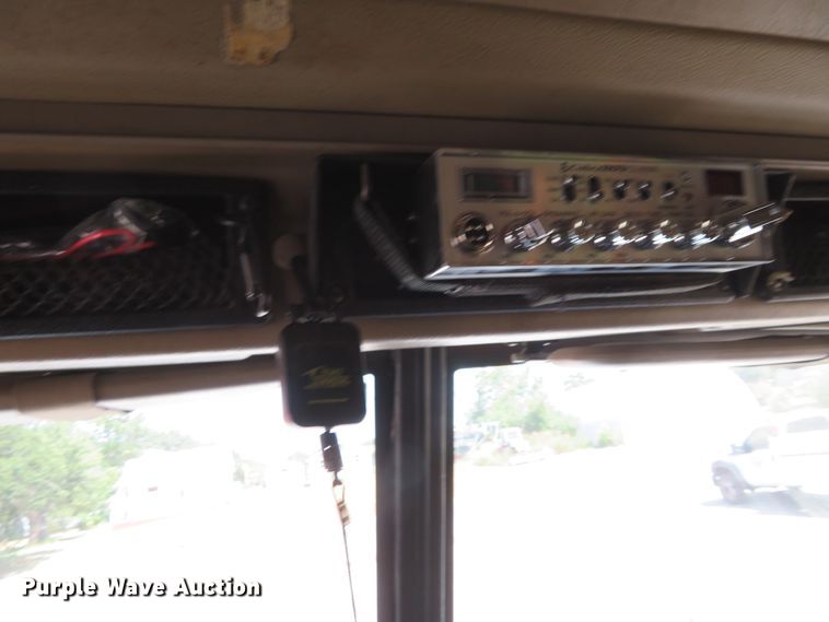 image for item FV9012 2006 International 9400i semi truck