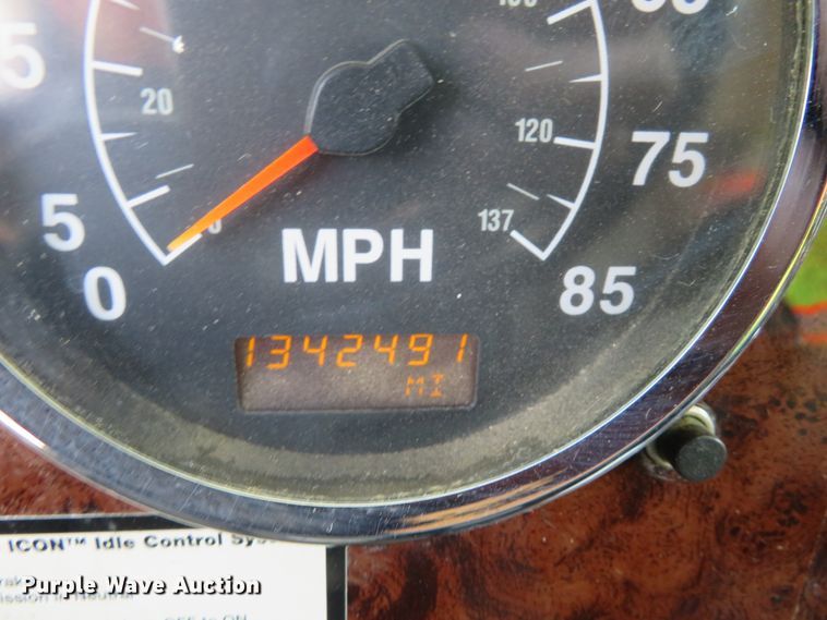 image for item FV9012 2006 International 9400i semi truck