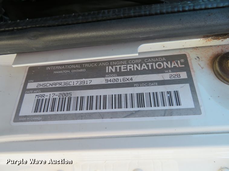 image for item FV9012 2006 International 9400i semi truck