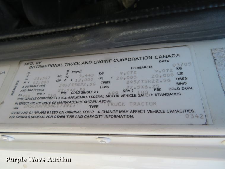 image for item FV9012 2006 International 9400i semi truck