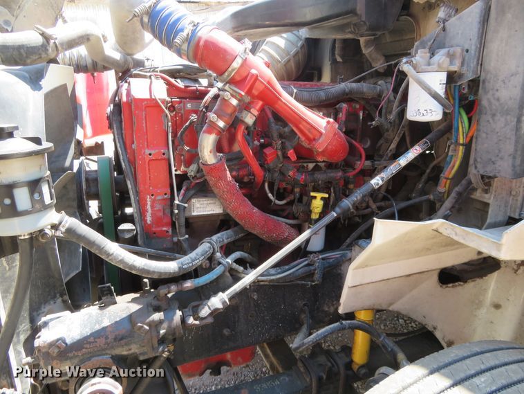 image for item FV9012 2006 International 9400i semi truck