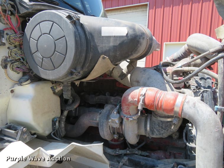 image for item FV9012 2006 International 9400i semi truck