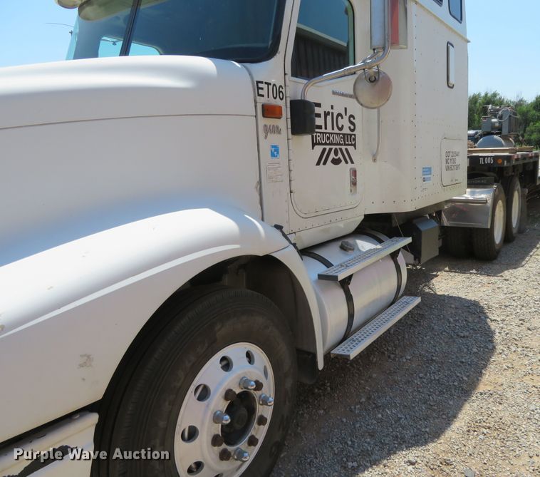 image for item FV9012 2006 International 9400i semi truck