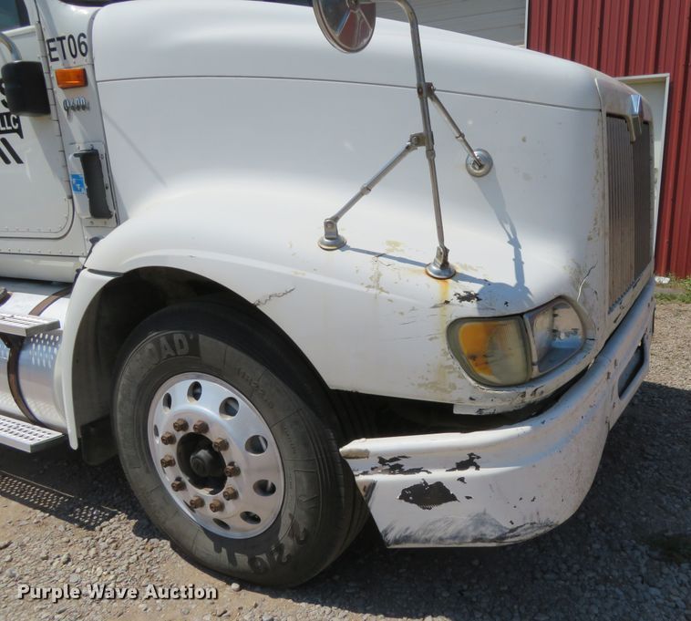 image for item FV9012 2006 International 9400i semi truck