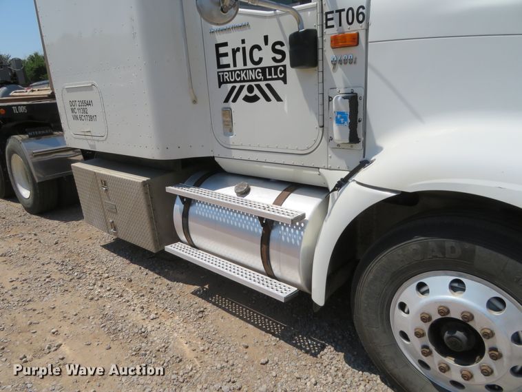 image for item FV9012 2006 International 9400i semi truck