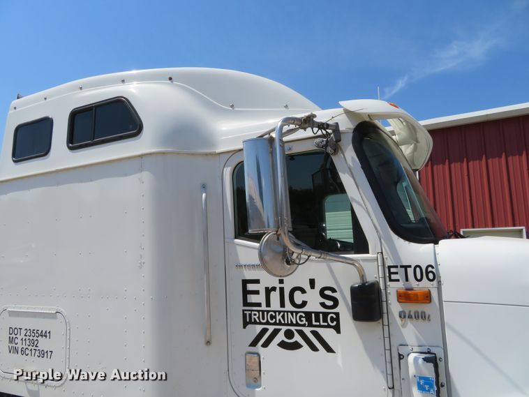 image for item FV9012 2006 International 9400i semi truck