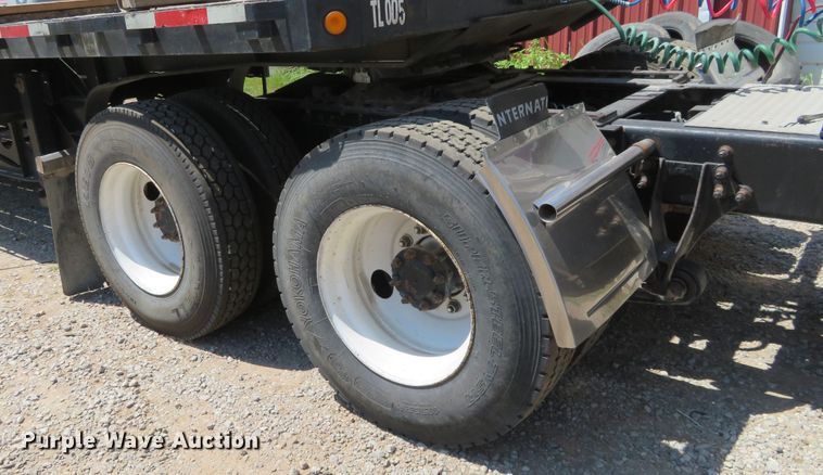 image for item FV9012 2006 International 9400i semi truck