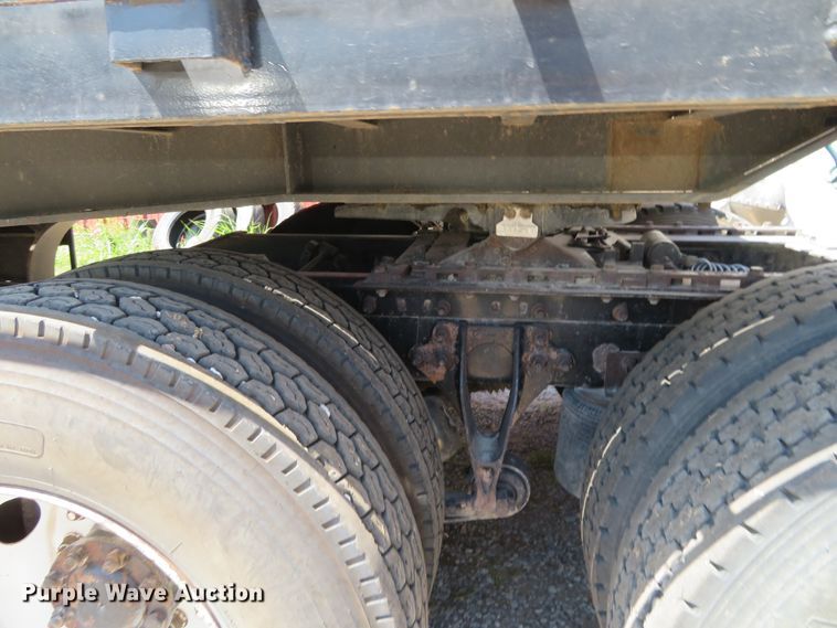 image for item FV9012 2006 International 9400i semi truck