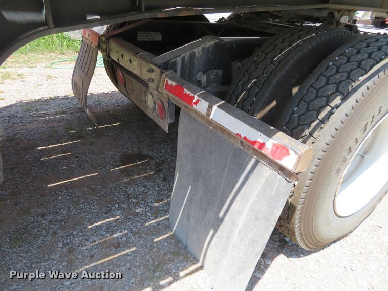 image for item FV9012 2006 International 9400i semi truck