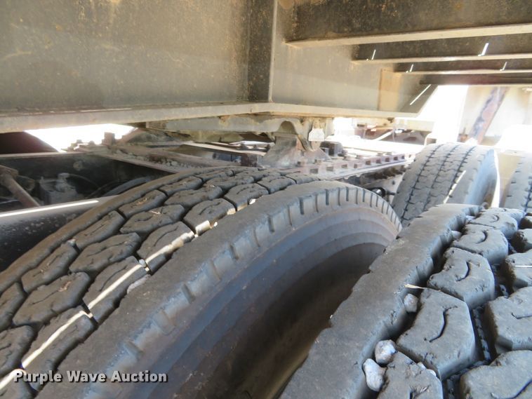 image for item FV9012 2006 International 9400i semi truck