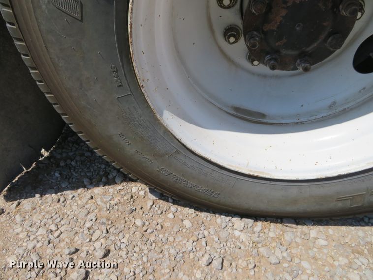 image for item FV9012 2006 International 9400i semi truck