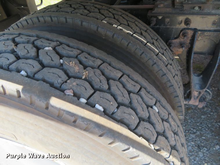 image for item FV9012 2006 International 9400i semi truck