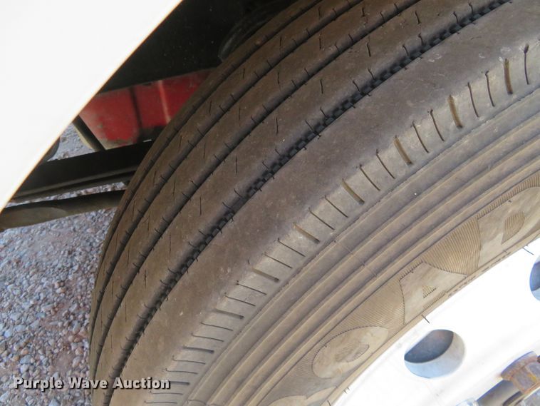 image for item FV9012 2006 International 9400i semi truck