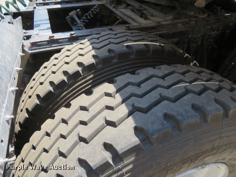 image for item FV9012 2006 International 9400i semi truck