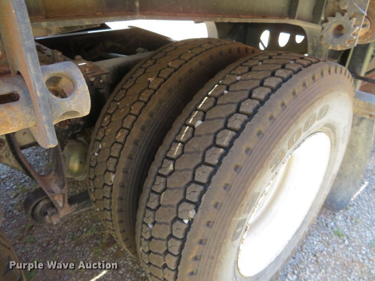 image for item FV9012 2006 International 9400i semi truck