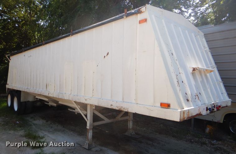 image for item GH9545 1996 White double hopper bottom grain trailer