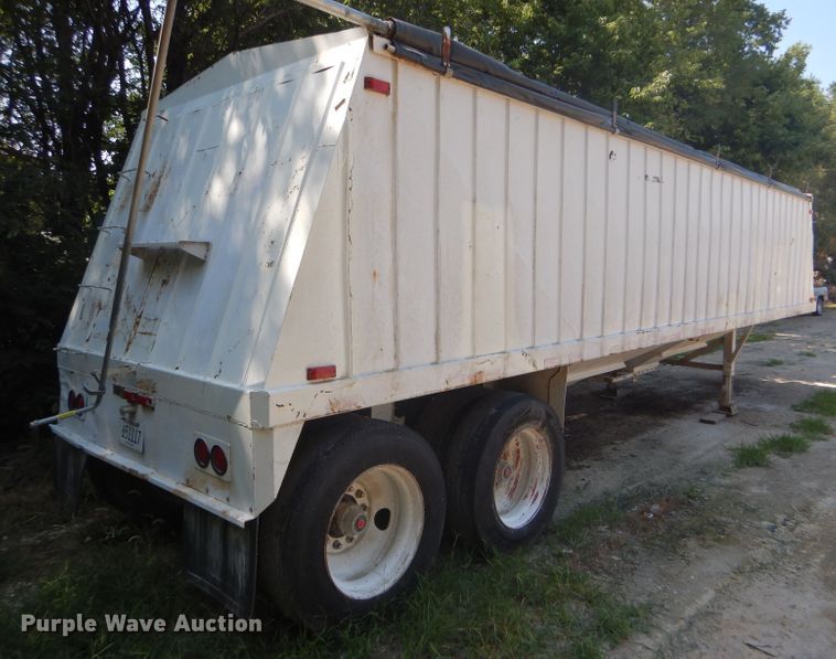 image for item GH9545 1996 White double hopper bottom grain trailer