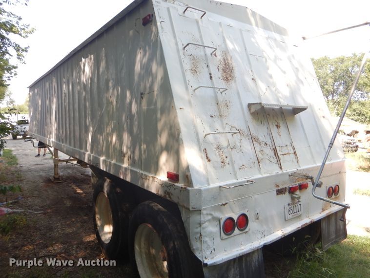 image for item GH9545 1996 White double hopper bottom grain trailer