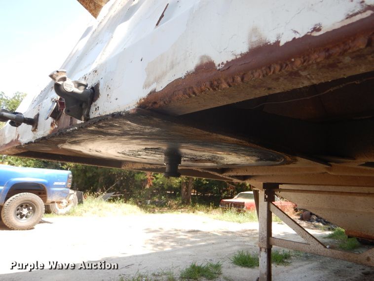 image for item GH9545 1996 White double hopper bottom grain trailer