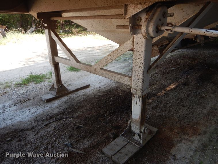 image for item GH9545 1996 White double hopper bottom grain trailer