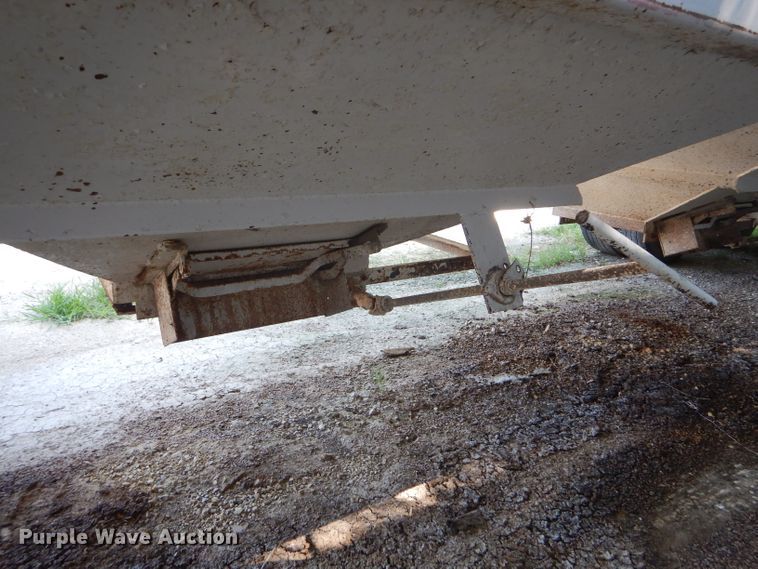 image for item GH9545 1996 White double hopper bottom grain trailer